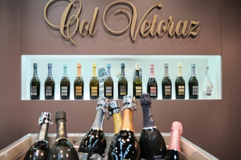 Unsere Vinitaly: ein beispielloses Treffen der Spitzenklassen Unsere Vinitaly: ein beispielloses Treffen der Spitzenklassen