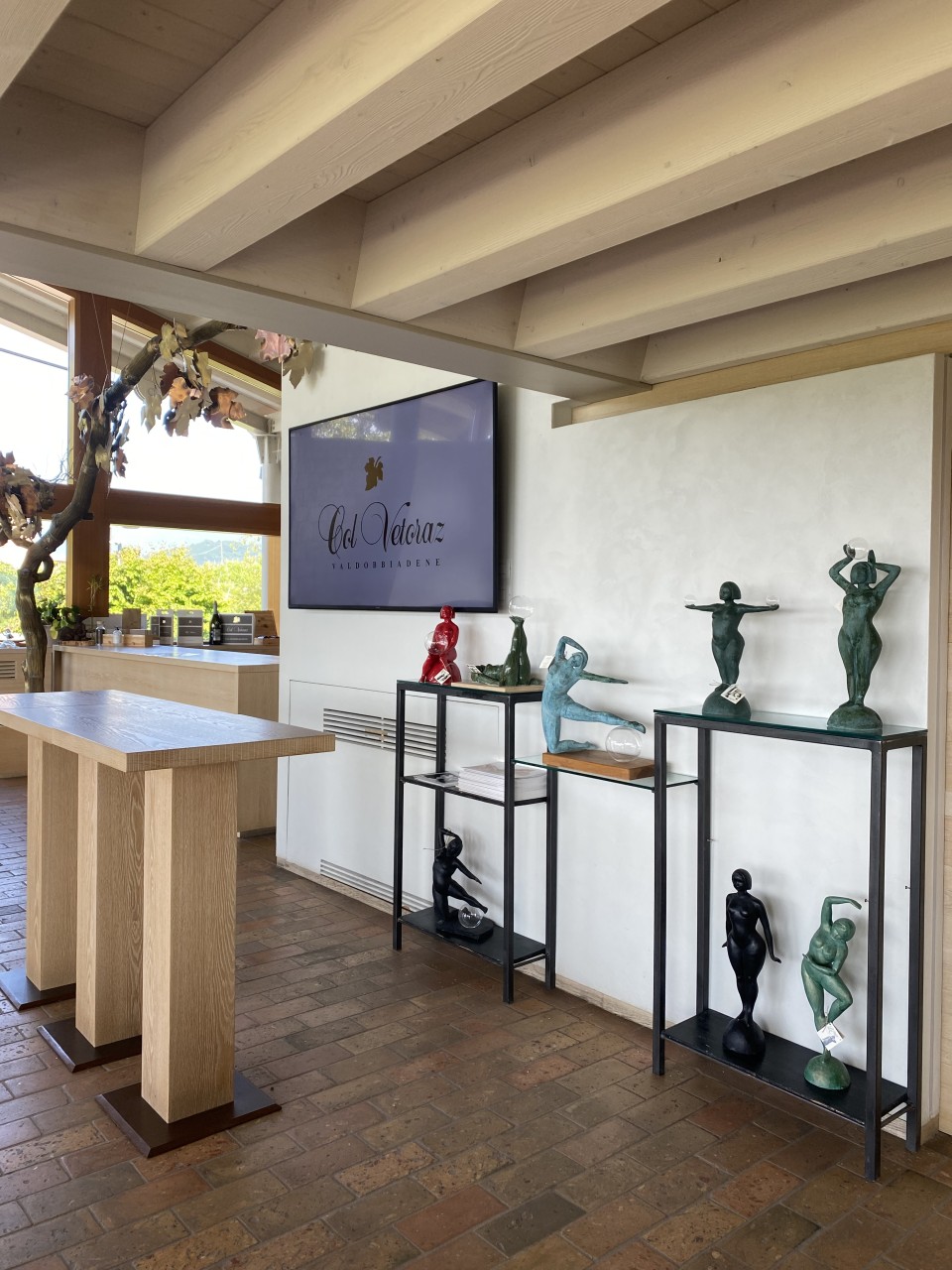 The wine and art project welcomes the sculptures of Elena Ortica The wine and art project welcomes the sculptures of Elena Ortica