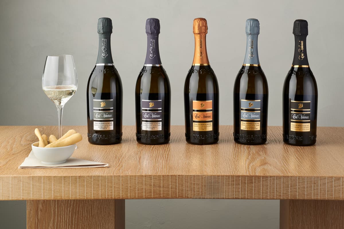 Cantine degustazioni: 7 criteri per scegliere l’esperienza giusta Cantine degustazioni con calici di Valdobbiadene DOCG Col Vetoraz