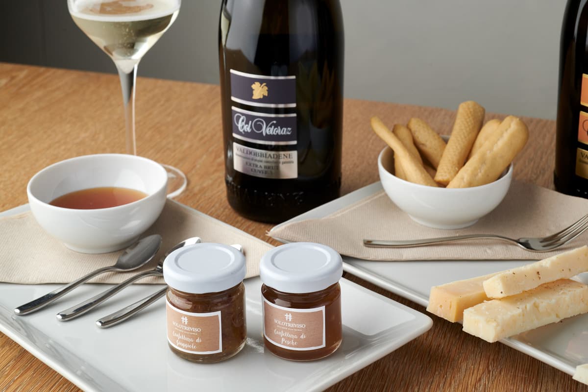 Cantine degustazioni: 7 criteri per scegliere un’esperienza davvero autentica Visita guidata in cantina con assaggio di vini spumanti