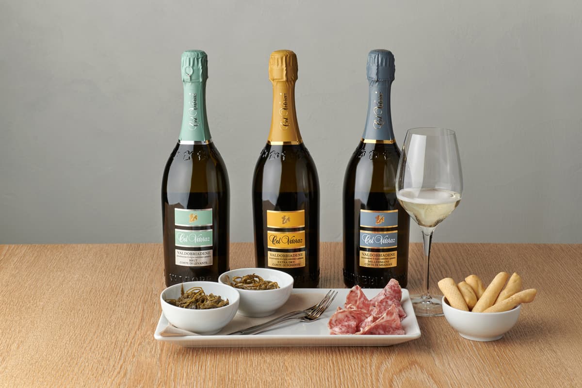 Degustazione vino: come leggere un calice tra profumi, perlage e territorio Assaggio vino durante un Percorso Degustativo Col Vetoraz