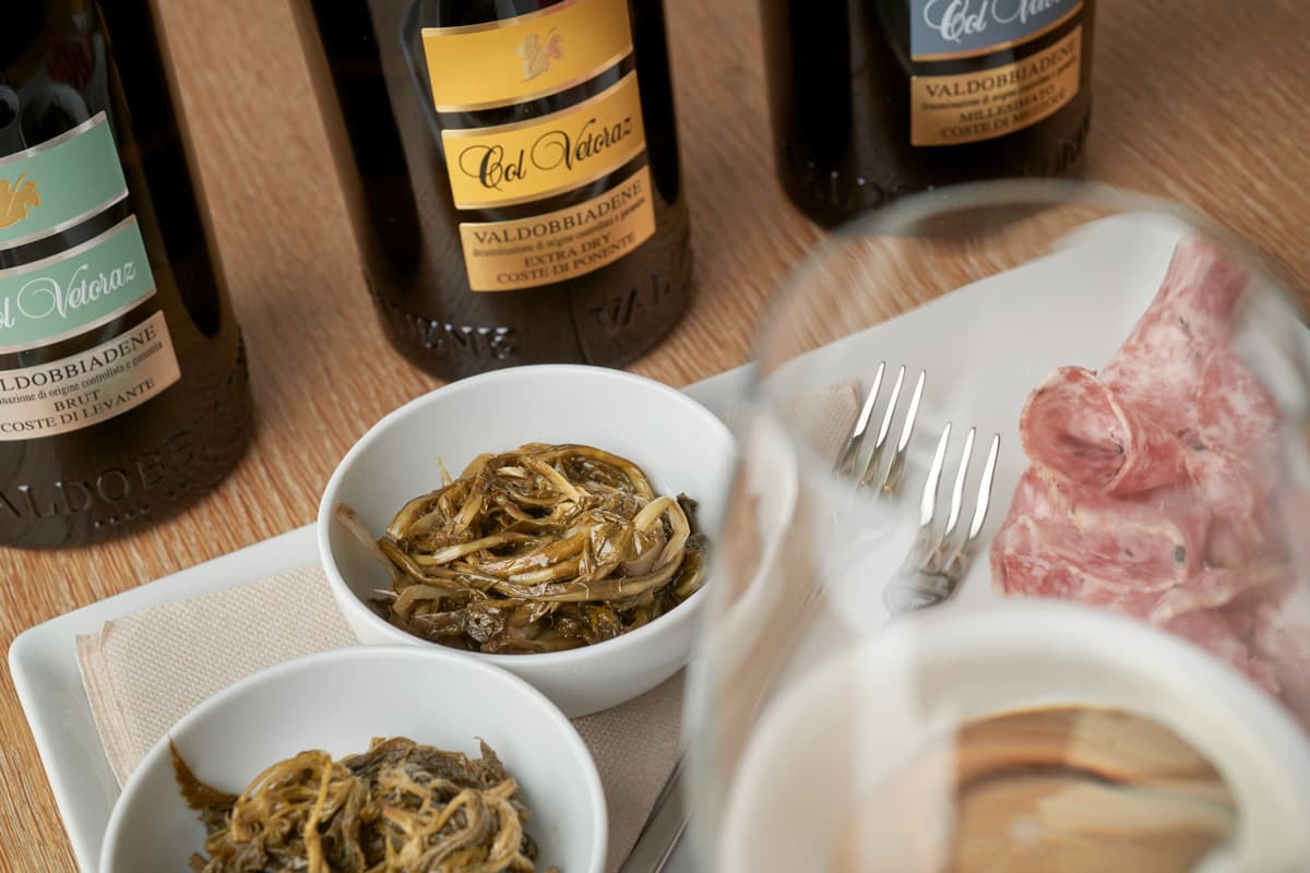 Degustazione vino: come leggere un calice tra profumi, perlage e territorio Degustazione vino Veneto tra bollicine italiane e territorio