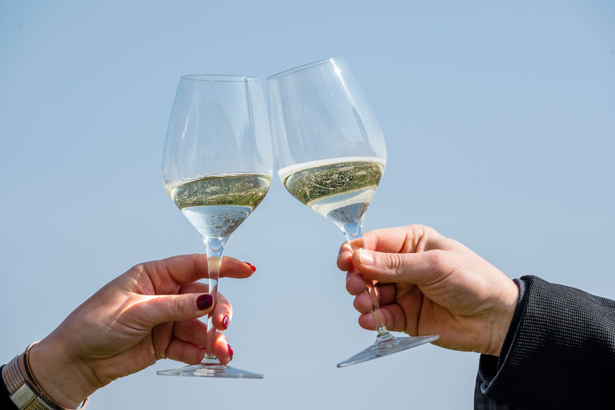 Conegliano Valdobbiadene Prosecco Superiore DOCG: perché per Col Vetoraz conta il nome del territorio Calici di Valdobbiadene DOCG Col Vetoraz con perlage fine
